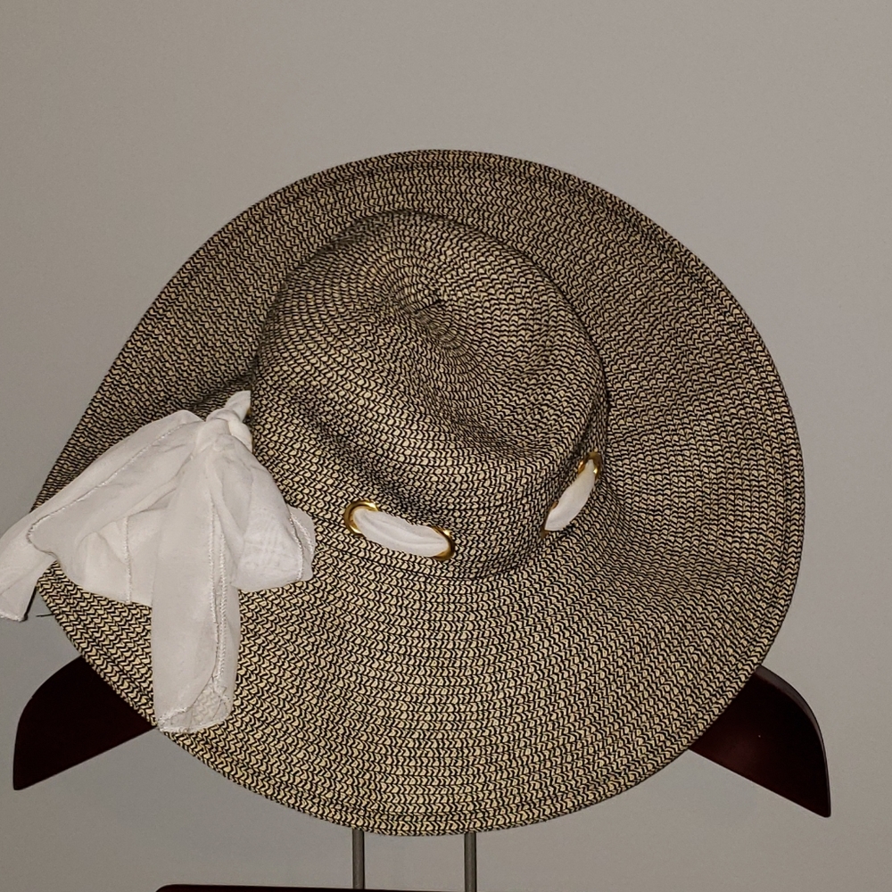 Beach hat - Picture 3 of 3
